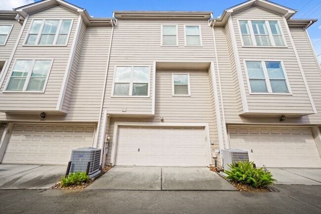 property at 2605 W Dallas St