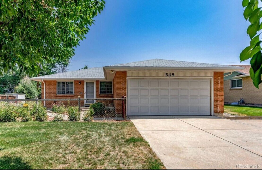 548 Troy St in Aurora, CO - Building Photo