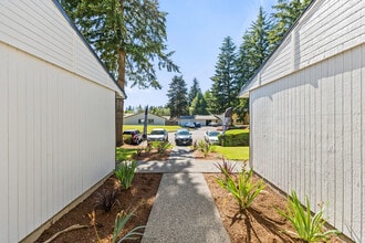 Coast Pines in Vancouver, WA - Building Photo - Building Photo
