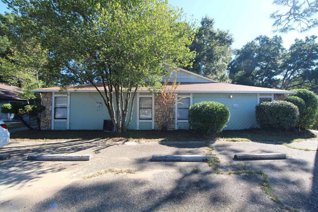 6810 Tiki Ln in Pensacola, FL - Building Photo - Building Photo