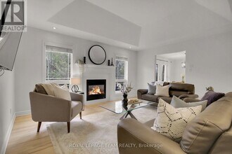 5719 Stuewe Dr in Ottawa, ON - Building Photo - Building Photo