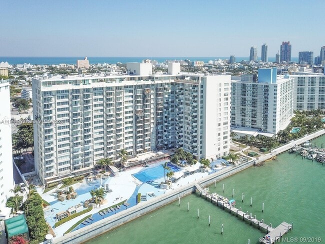 1000 West Ave in Miami Beach, FL - Building Photo - Building Photo