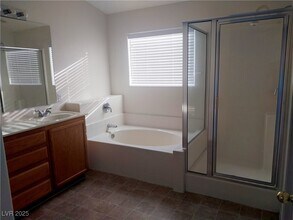 9428 Santana Siesta Ave in Las Vegas, NV - Building Photo - Building Photo