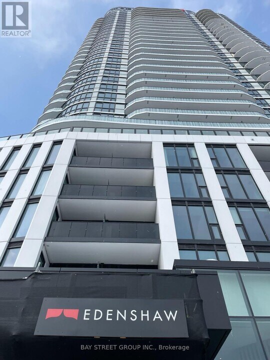 1 Fairview Rd E in Mississauga, ON - Building Photo