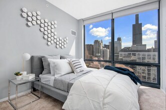 301 S Halsted St, Unit 1205 in Chicago, IL - Building Photo - Building Photo