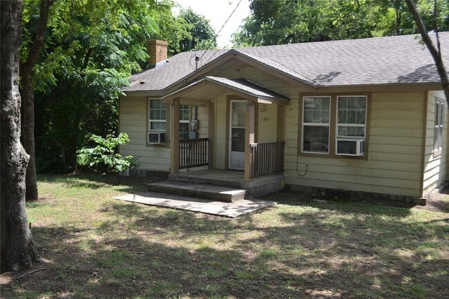 1301 Bernard St