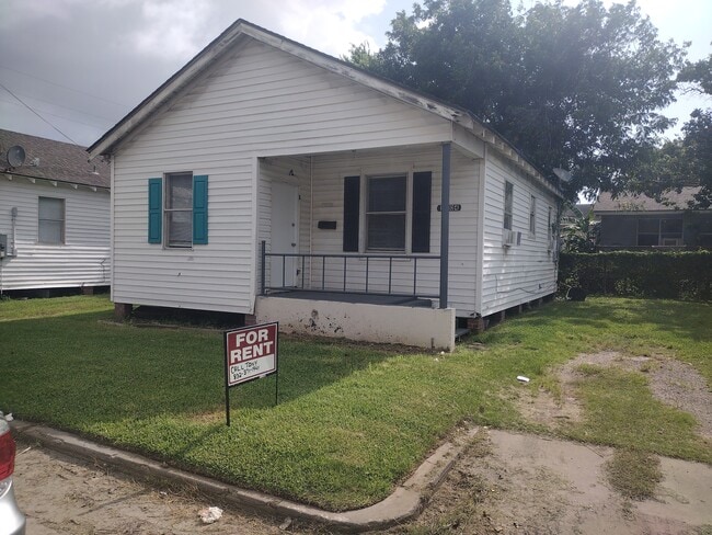 property at 2404 44th St