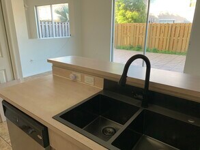 13800 SW 275th St in Homestead, FL - Building Photo - Building Photo