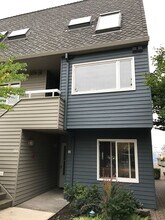 178 N Hayden Bay Dr in Portland, OR - Building Photo - Building Photo