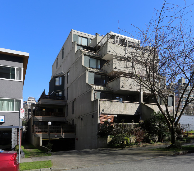 Pendrell Place in Vancouver, BC - Building Photo