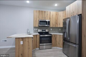 1428 W Thompson St, Unit 1 in Philadelphia, PA - Building Photo - Building Photo