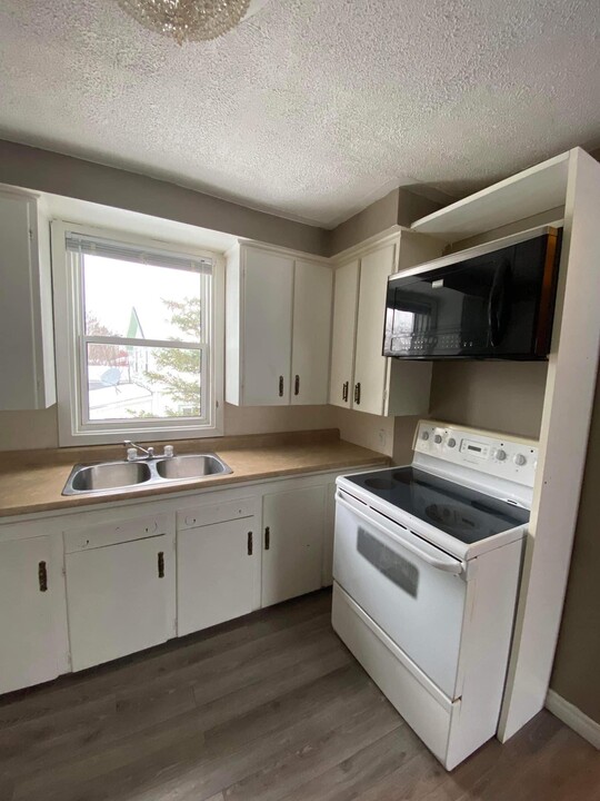 998-998 Riverside Dr in Bathurst, NB - Building Photo