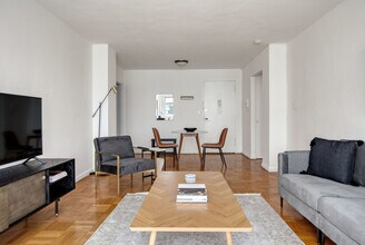 420 E 80th St in New York, NY - Foto de edificio - Building Photo