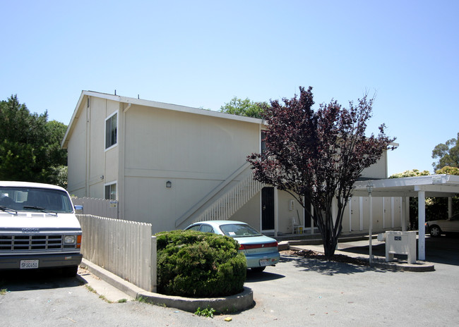 1421 Loeffler Ln in Concord, CA - Foto de edificio - Building Photo