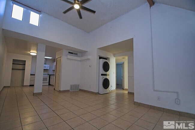 1041 Baywood Dr in Sparks, NV - Building Photo - Building Photo