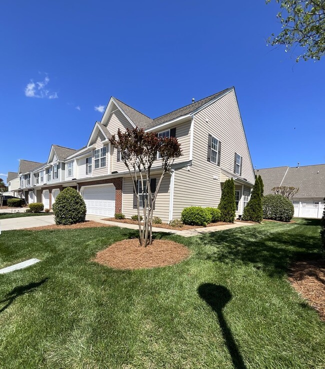 300 Mourning Dove Terrace in Greensboro, NC - Foto de edificio - Building Photo