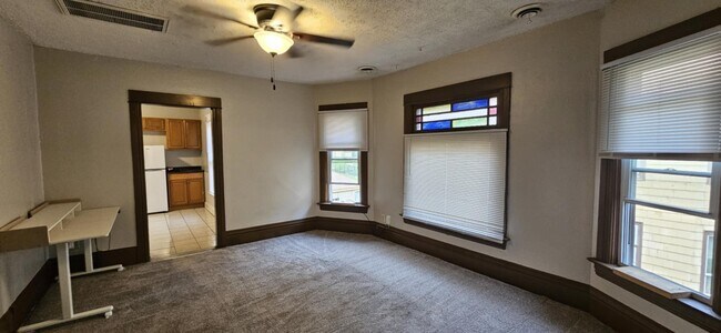585 Case Ave, Unit 2 in St. Paul, MN - Building Photo - Building Photo