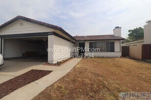 10363 Penrod Ln in San Diego, CA - Building Photo