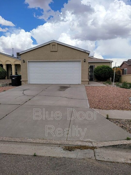 2008 Strawberry Pl NE in Rio Rancho, NM - Foto de edificio