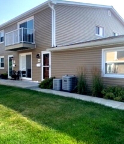 7927 164th Pl in Tinley Park, IL - Building Photo