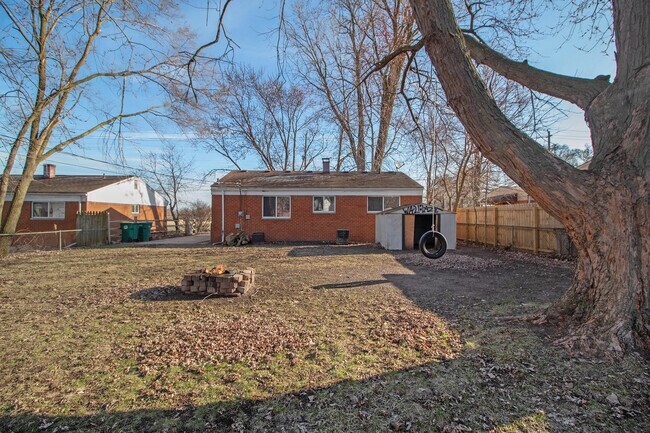 1360 E Clark Rd in Ypsilanti, MI - Building Photo - Building Photo