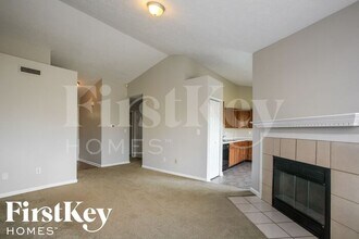 5922 Brookville Lake Dr in Indianapolis, IN - Foto de edificio - Building Photo