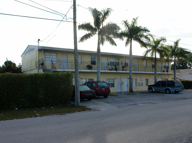 647 SW 1st Ave in Homestead, FL - Building Photo - Building Photo