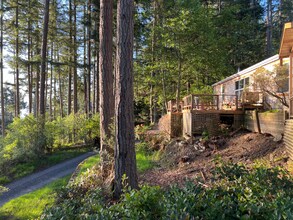 2955 Dogwood Terrace in Lummi Island, WA - Building Photo - Building Photo