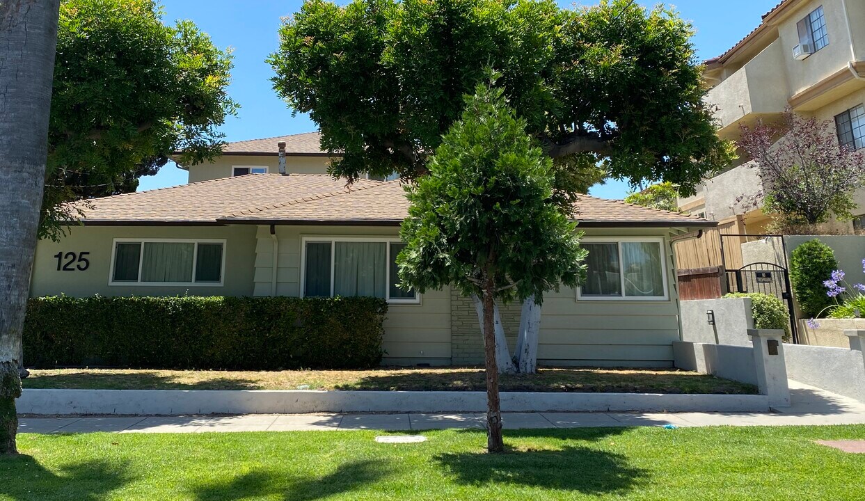 125 S. HOLLISTON AVE. PASADENA, CA 91106 in Pasadena, CA - Foto de edificio