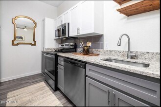 1811 E Apache Blvd, Unit 3A in Tempe, AZ - Building Photo - Building Photo