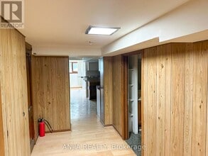 74 Castle Hill Dr in Toronto, ON - Building Photo - Building Photo