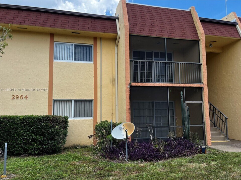 2964 NW 55th Ave in Lauderhill, FL - Building Photo