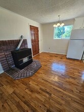 1946 Marsh Ln in Medford, OR - Building Photo - Building Photo