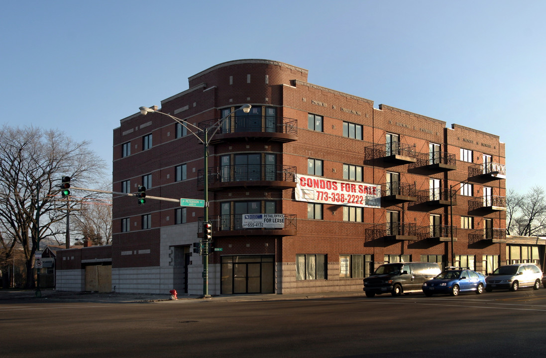 Peterson Park Residences in Chicago, IL - Building Photo