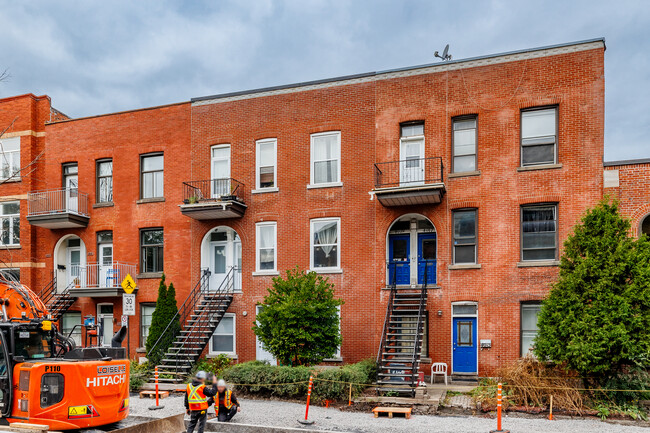 4025 Saint-Antoine Rue O in Montréal, QC - Building Photo - Building Photo