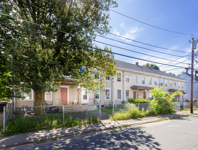 46 Cedar St in Framingham, MA - Building Photo - Building Photo