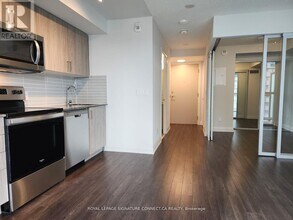 20 Meadowglen Pl in Toronto, ON - Building Photo - Building Photo