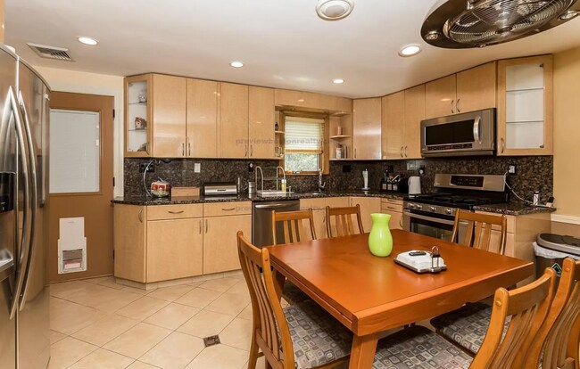 24 Bellamy St, Unit 2 in Boston, MA - Building Photo - Building Photo
