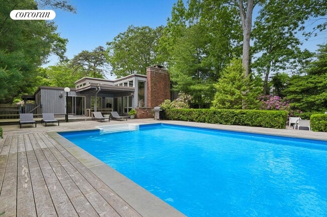 1A Beatrice Dr in Hampton Bays, NY - Building Photo - Building Photo