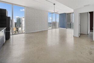 151 SE 1st St, Unit 3202 in Miami, FL - Foto de edificio - Building Photo