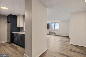 1500 Locust St, Unit 1B-4407 in Philadelphia, PA - Building Photo - Building Photo