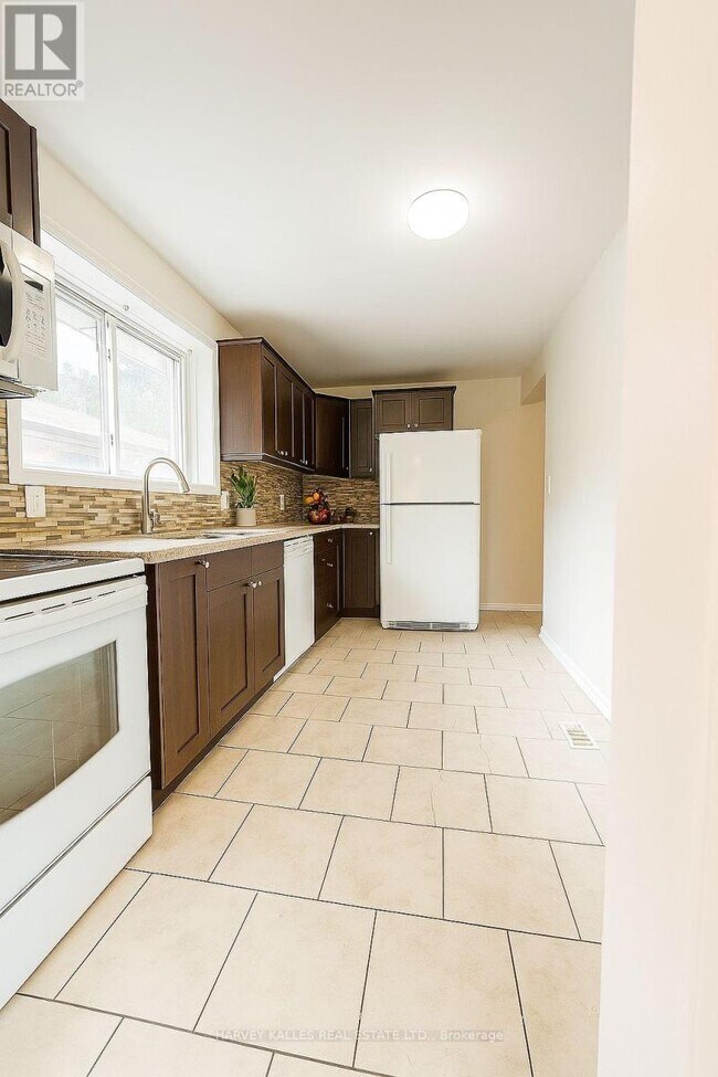 47 Santa Barbara Rd in Toronto, ON - Building Photo - Building Photo