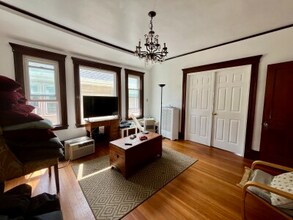 100 W Adams St, Unit 2 in Somerville, MA - Building Photo - Building Photo