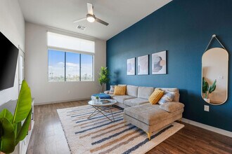 711 W Broadway Rd in Tempe, AZ - Building Photo - Building Photo