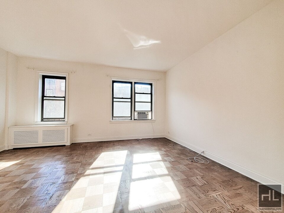 WEST 22 STREET, Unit 4N in New York, NY - Building Photo