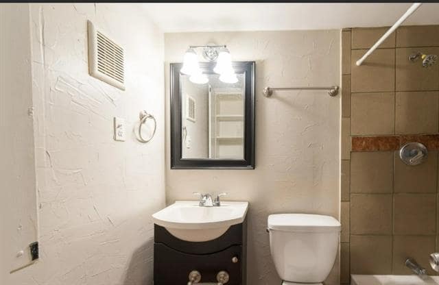 1505 W Lovers Ln in Arlington, TX - Building Photo - Building Photo