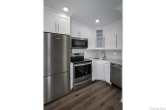 105 Overton Ave in Sayville, NY - Building Photo - Building Photo