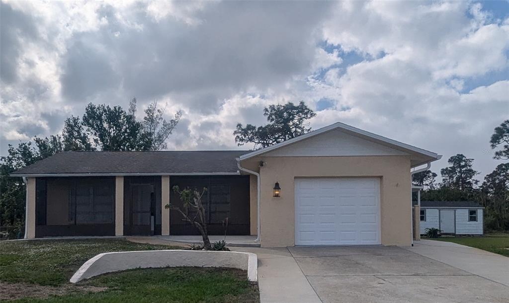 1601 David Pl in Englewood, FL - Building Photo