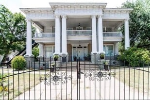 407 N Moody St in Victoria, TX - Building Photo