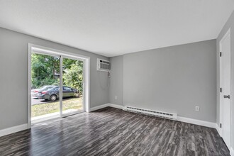 1186 Worcester Rd in Framingham, MA - Building Photo - Building Photo